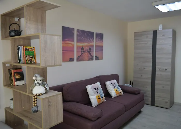 Center With A Backyard شقة